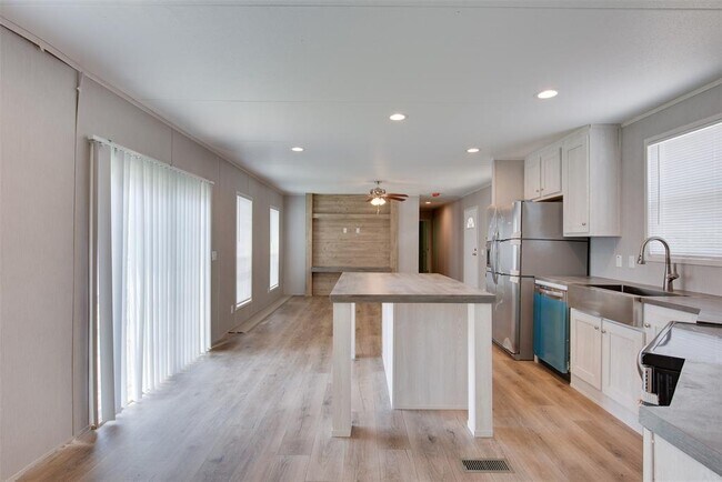 Building Photo - 315 Broadmore Dr