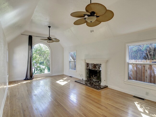 Building Photo - 203 S Stanley Dr