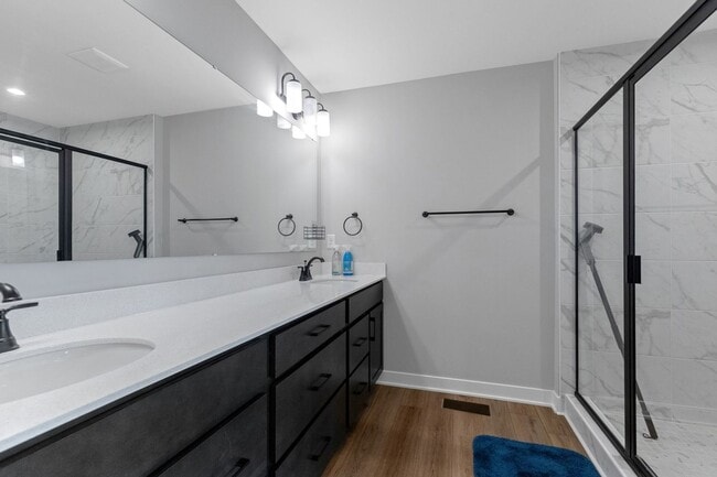 Building Photo - 6032 Windsor Dr