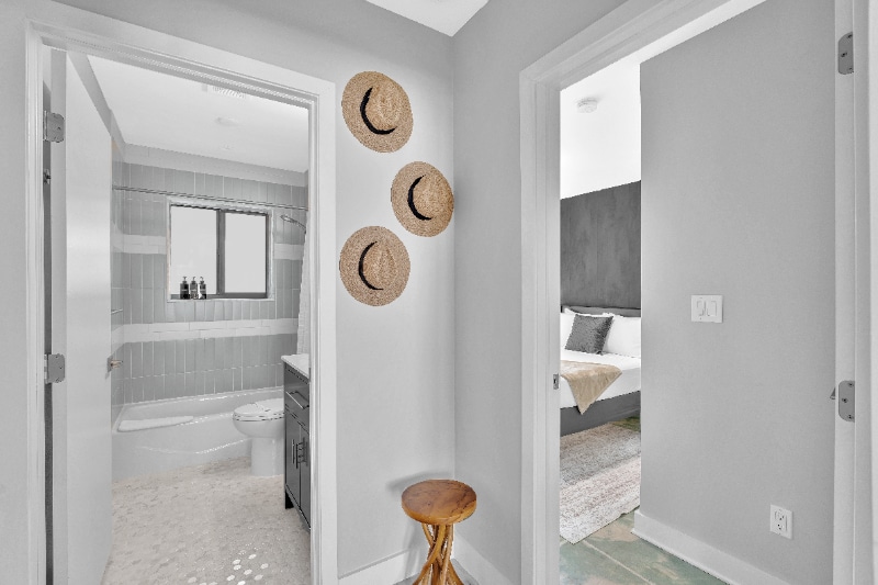 Building Photo - 310 SW 31st Ct