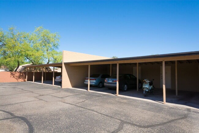 Building Photo - 4557 E Bellevue St