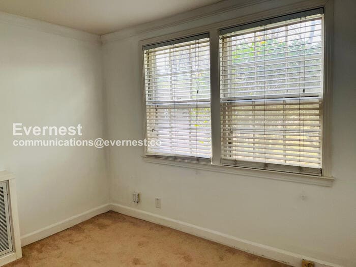 Building Photo - 454 Bowling Ave