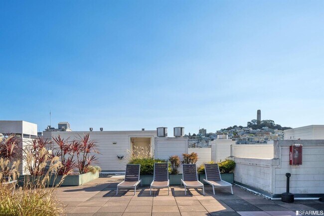 Building Photo - Modern Condo in the heart of North Beach