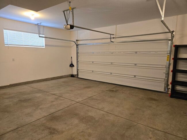 Building Photo - 1876 McQuat Pl