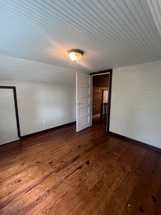 Building Photo - Unique 3 bedroom, 2 bathroom home for rent...