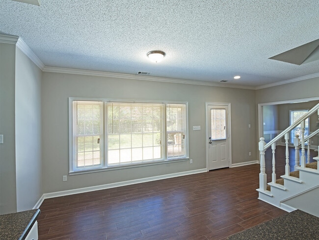 Building Photo - 3 Bedroom with Bonus, 2.5 Bathroom Near Lo...