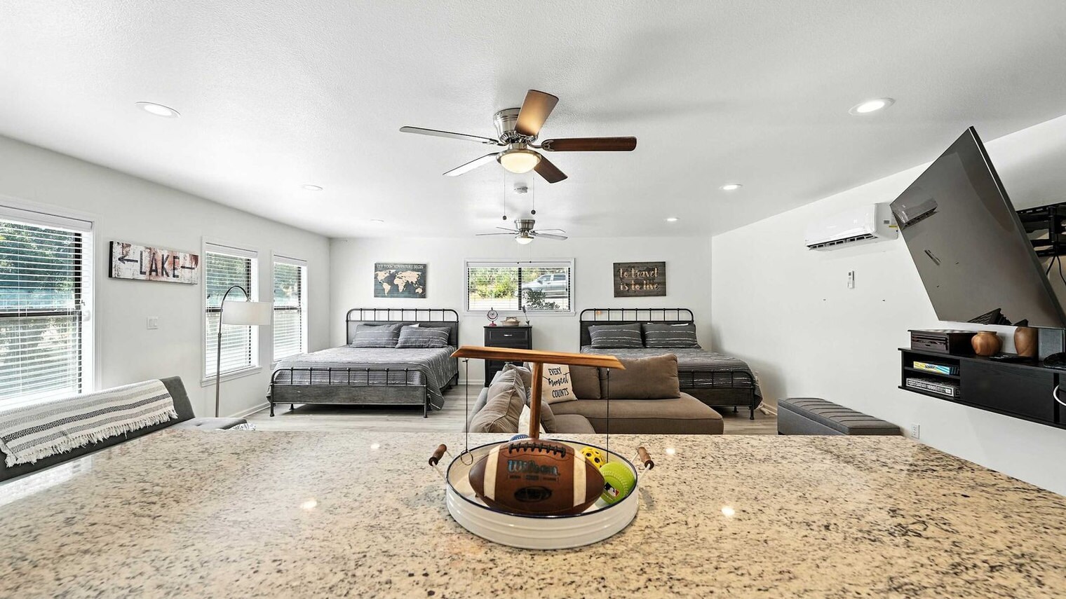 Building Photo - 1240 Canyon Springs Dr