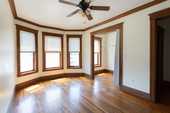 Building Photo - 324 Hendrie St