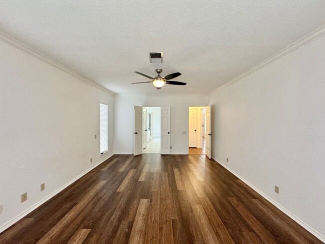 Building Photo - Big 4 Bedroom Home in Stone Oak!