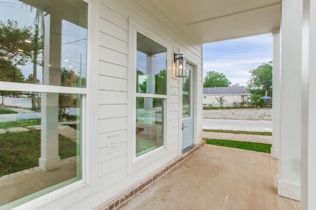 Building Photo - Build in 2025, 3 bed 3 bath near downtown!