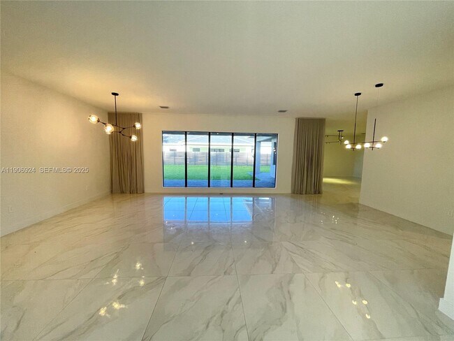 Building Photo - 11181 SW 92nd Ave