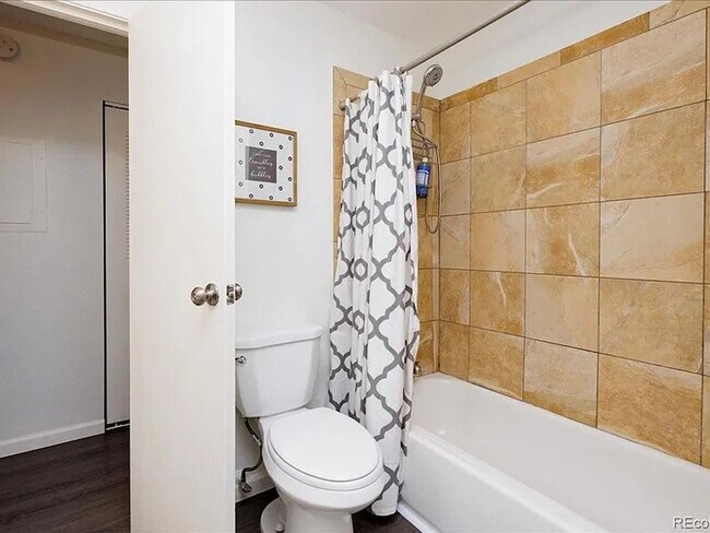 Building Photo - Flexible Condo Living with Loft near Golden!!!