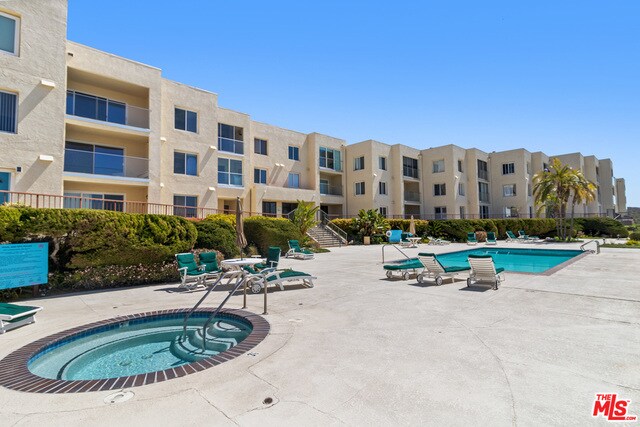 Building Photo - 3200 La Rotonda Dr