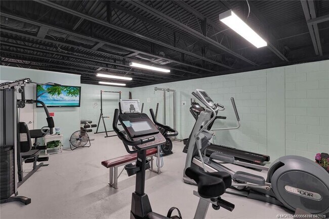 Building Photo - 10851 S Ocean Dr