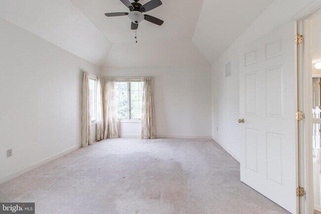 Building Photo - 17 Landon Way