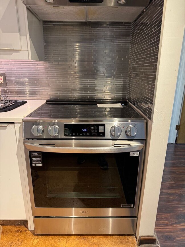 Building Photo - COMING SOON- Lovely 2 Bedroom, 2 Bath Cond...