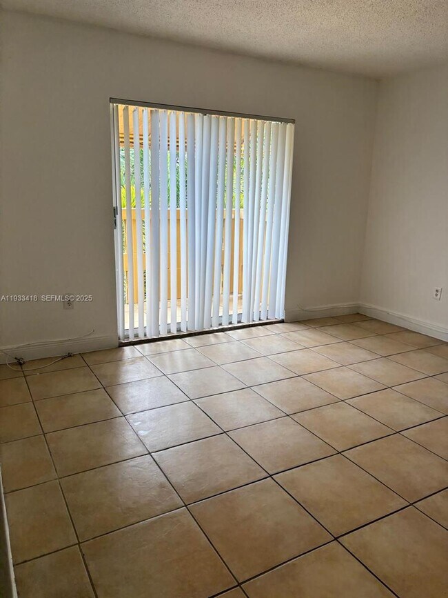 Building Photo - 1821 NE 168th St