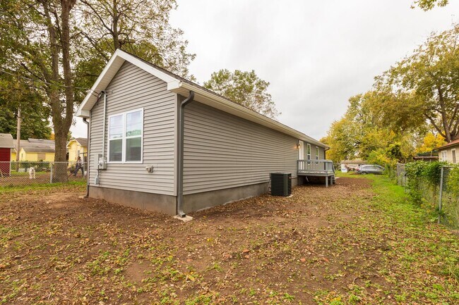 Building Photo - Charming 3-Bedroom Home with Spacious Yard in North Tulsa