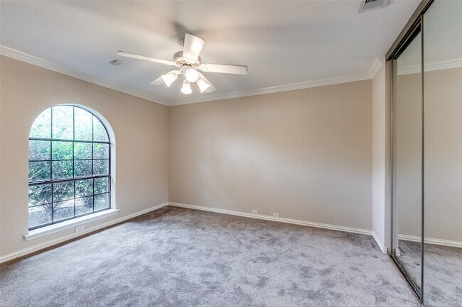 Building Photo - 6116 Southern Knoll Dr