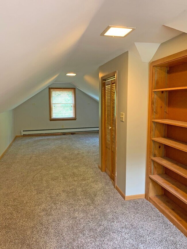 Building Photo - 4br/2ba Country House Available 7/1