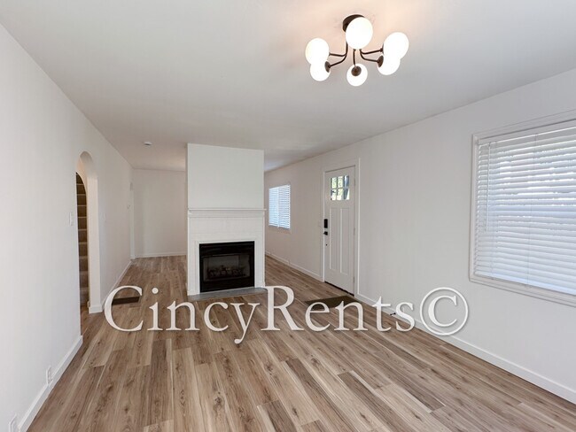Building Photo - 6815 Sunray Ave