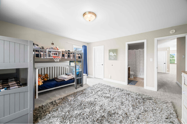 Building Photo - 5990 Hollow Ct