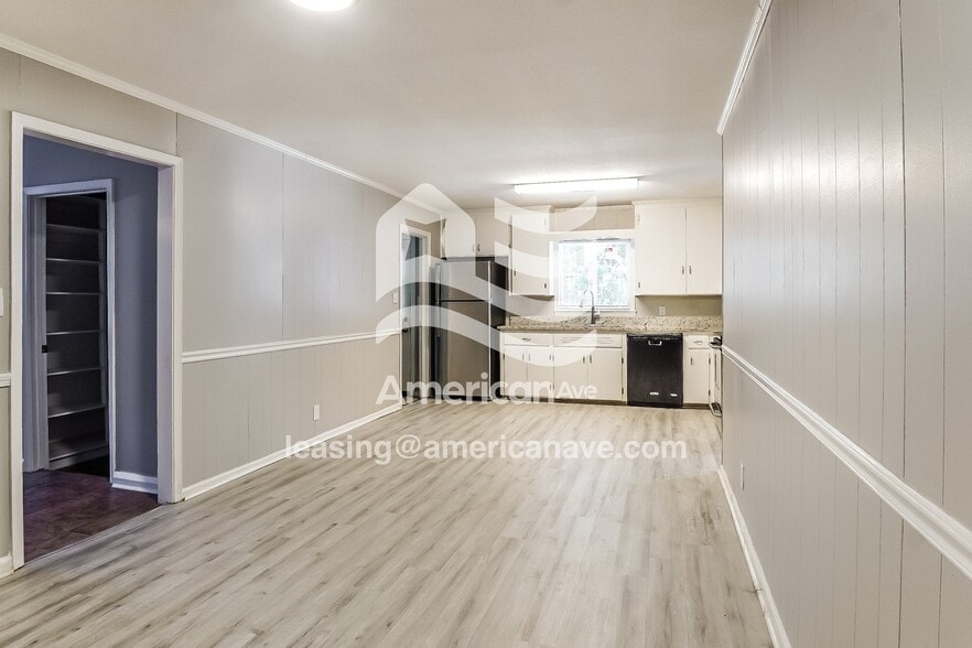 Building Photo - 610 Sir Michael Dr