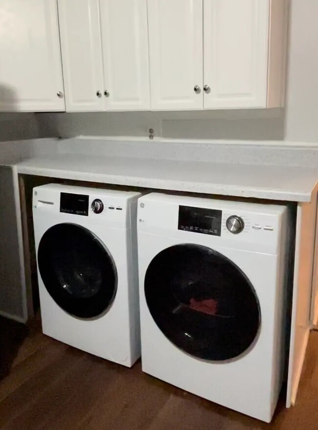 Brand new washer and dryer units - 424 1/2 S Pine St