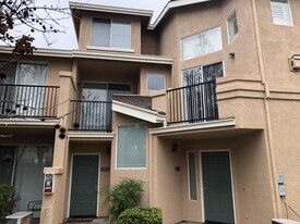 Building Photo - 1094 Esparanza Way