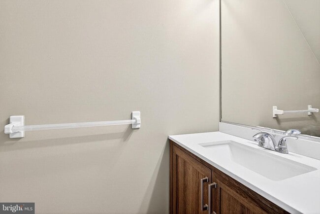 Building Photo - 70 Hampshire Dr