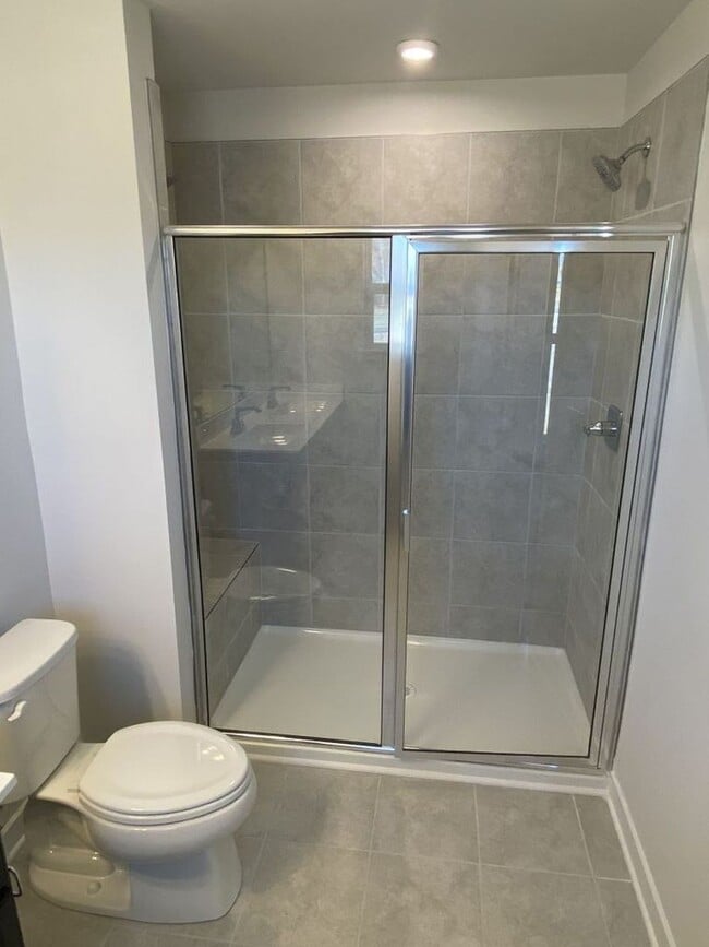 Building Photo - Great 3 Bed, 2 Story Townhome near Concord Mills