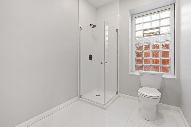 Building Photo - 928 Morningside Ave