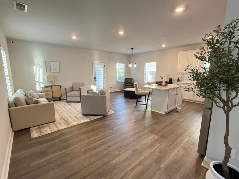 Building Photo - 4045 Grommet Ct