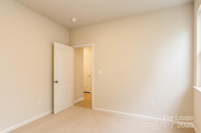 Building Photo - 6010 Walkers Run Dr