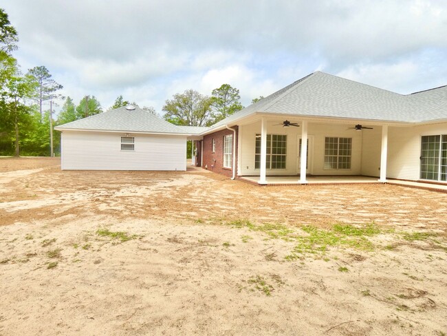 Building Photo - Custom Home On 1.78 Acre Lot