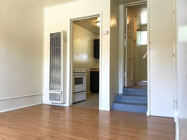 Primary Photo - Studio For Rent in Lomita