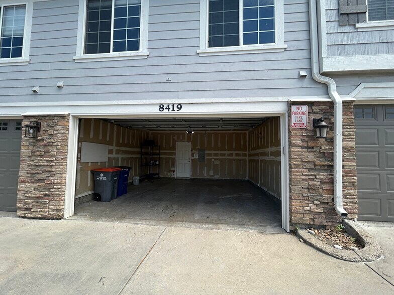 2-car attached garage - 8419 Stonybridge Cir