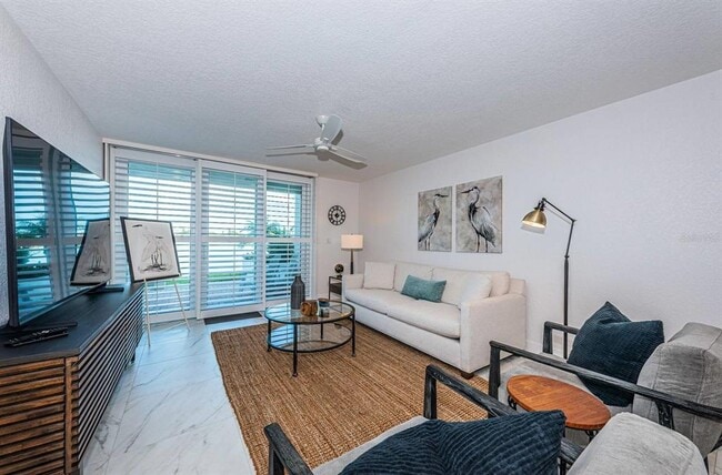 Building Photo - 6083 Bahia Del Mar Cir N