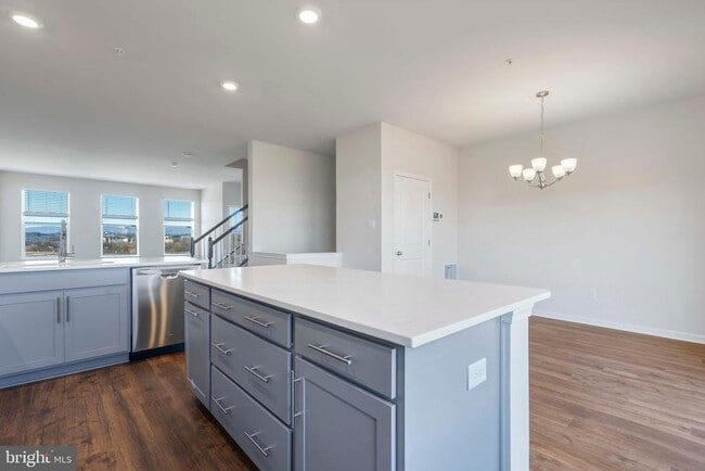 Building Photo - 331 Ensemble Wy