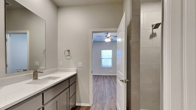 Building Photo - Luxury 3 Bedroom 2 Bathroom Townhome with 2 Car Garage in Piedmont Schools- Neighborhood Park/Bas...
