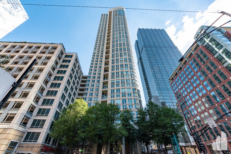 Building Photo - 345 N La Salle Dr