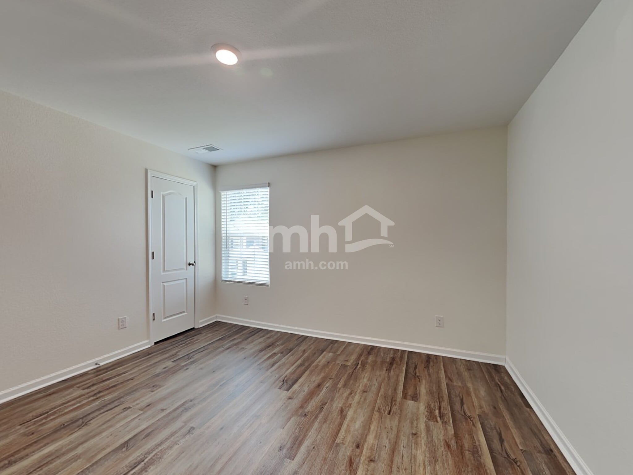 Building Photo - 2065 Southlea Dr