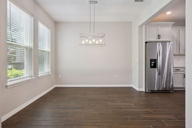 Building Photo - 3/2.5/2 Townhome in SummerLake
