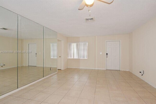 Building Photo - 4304 N Shore Dr