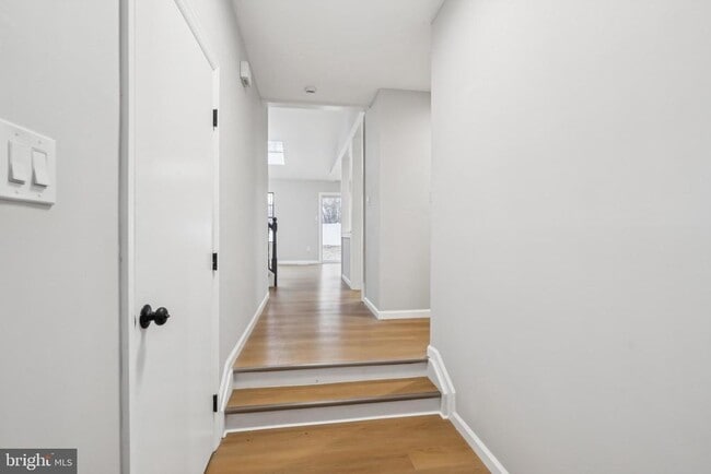 Building Photo - 31 Acorn Ct