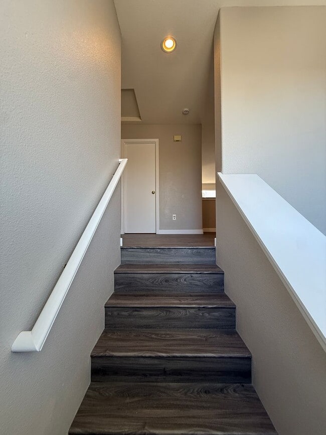 Building Photo - Beautiful River Oaks Large Two Story Home With Three Car Garage