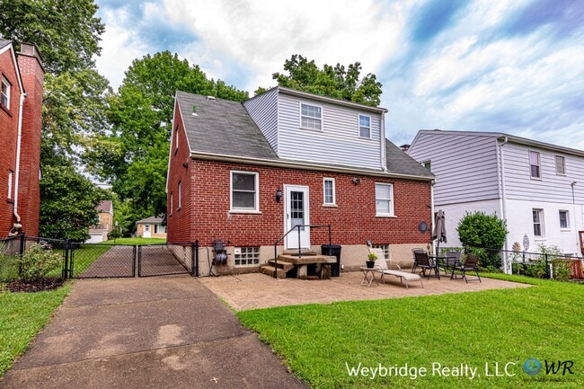 Building Photo - Beautiful 3BD 2.5 Bath w/ Finished Basement in White Oak/Monfort Heights