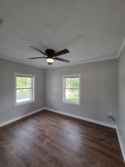 Building Photo - 16 N Primrose Dr