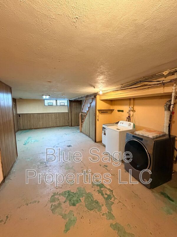 Building Photo - 531 S 4th St