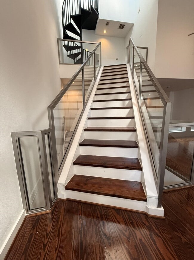 Building Photo - 317 Sydnor St